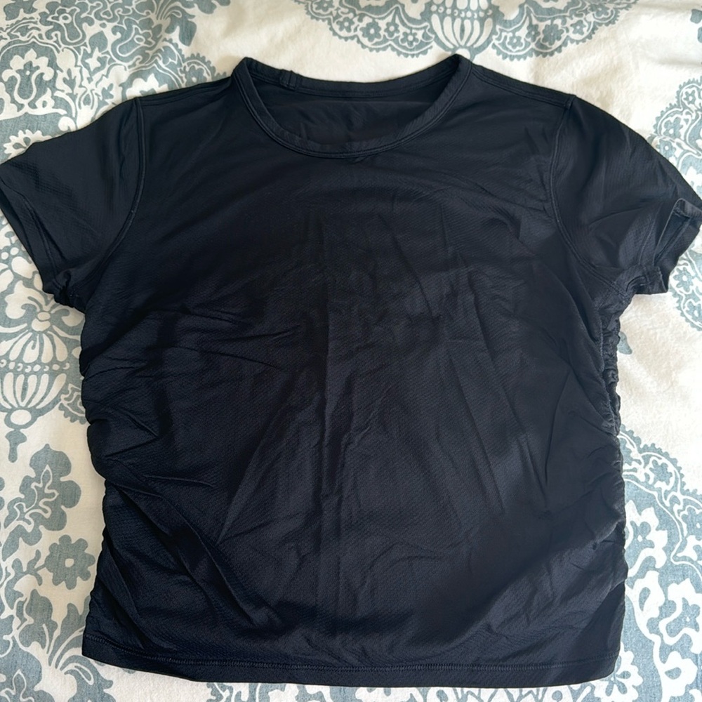 Lululemon ruched sides black shirt cropped size 6